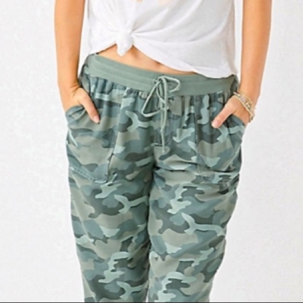 Maurice’s Weekender Pants sizes 6 & 16 Left Laid Back Relaxed Camo Pants NEW - Picture 3 of 4